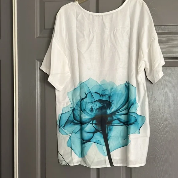 Beautiful white and floral blouse - Picture 3 of 4